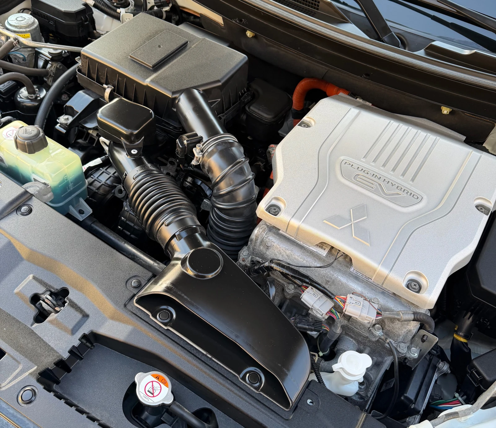Mitsubishi Outlander, снимка 14 - Автомобили и джипове - 56277425