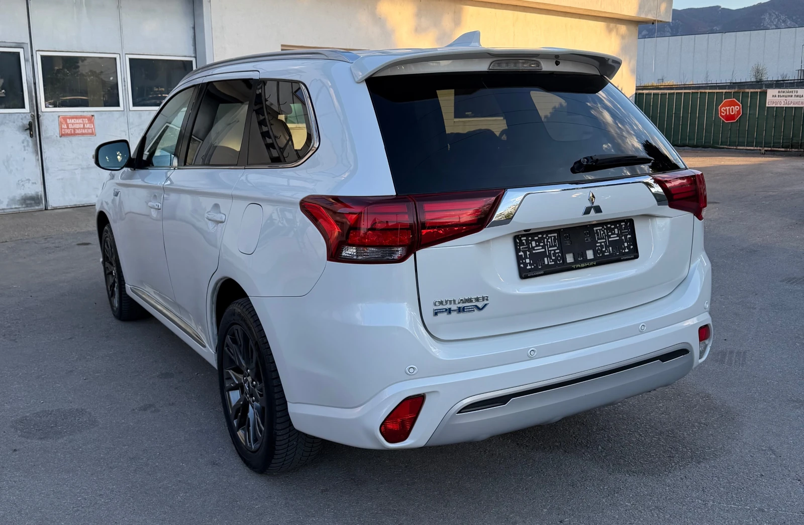 Mitsubishi Outlander, снимка 7 - Автомобили и джипове - 56277425