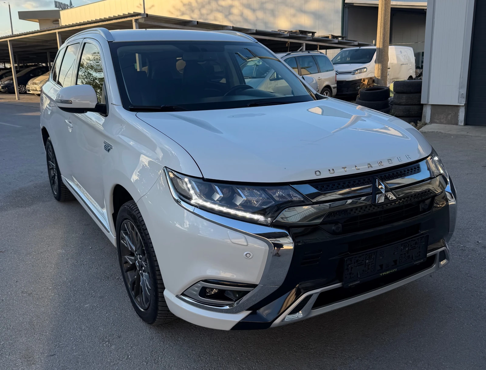 Mitsubishi Outlander, снимка 2 - Автомобили и джипове - 56277425
