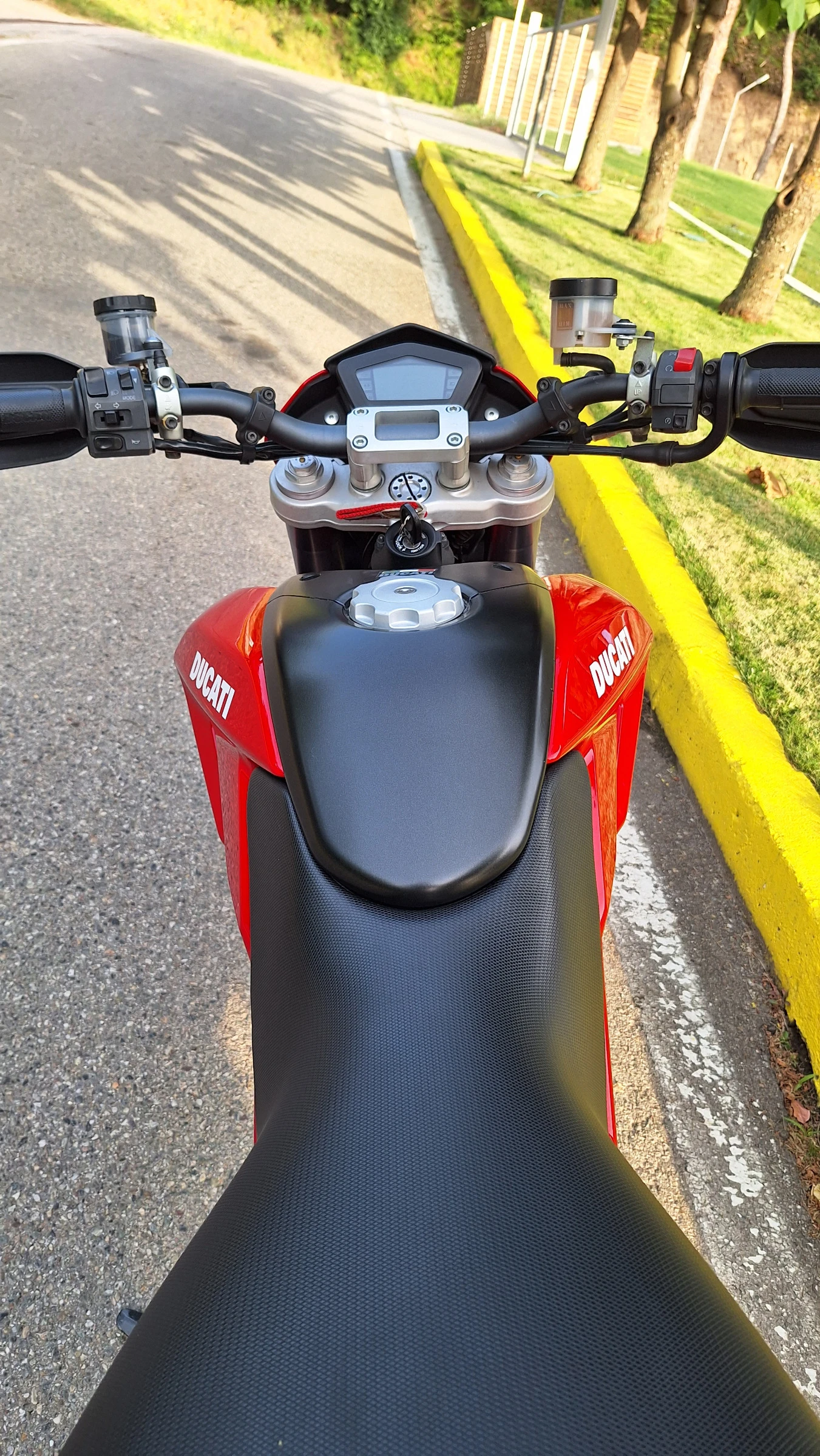 Ducati Hypermotard  1100 кубика - изображение 8