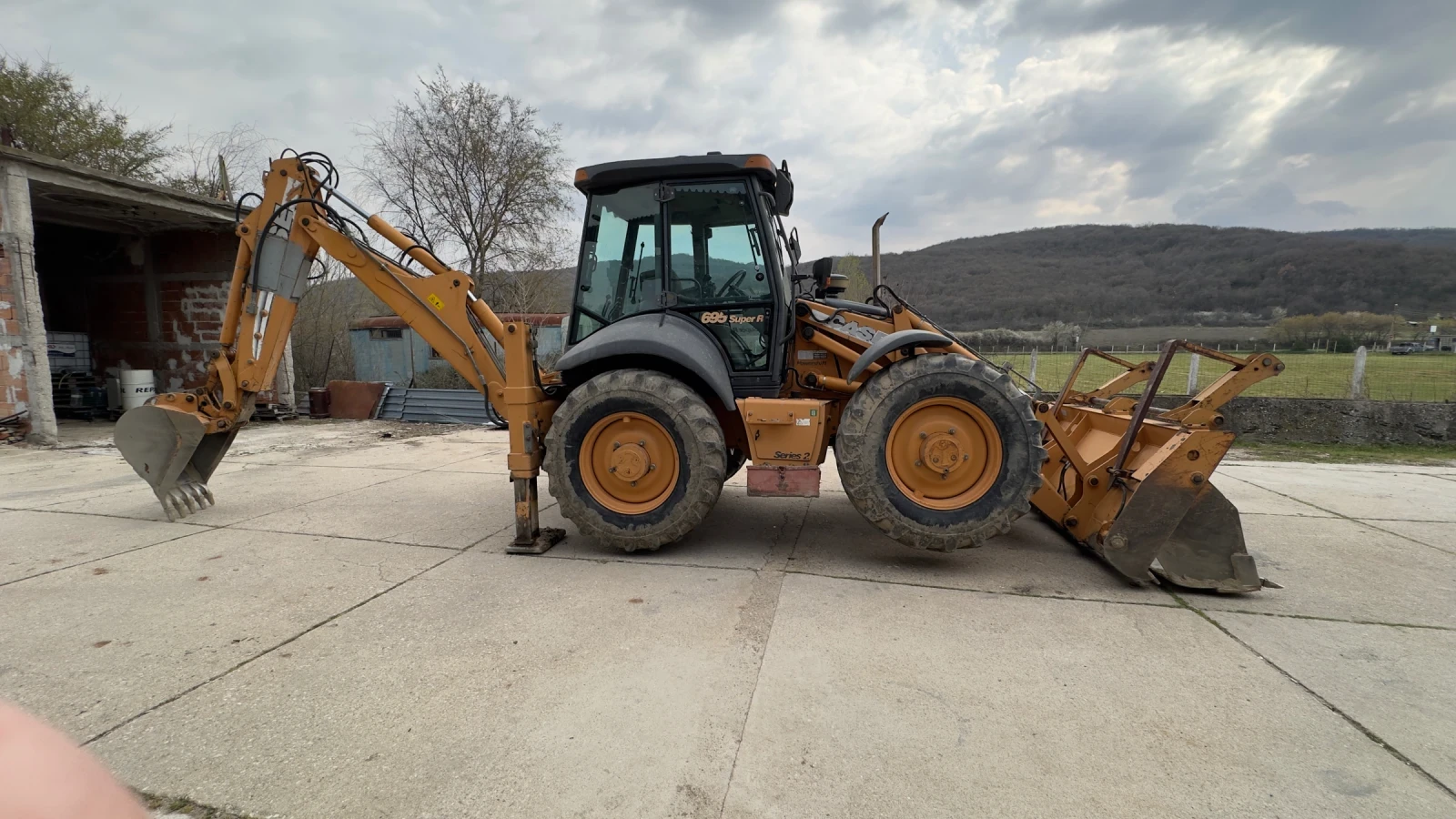 Багер Case 695 Super R, снимка 4 - Индустриална техника - 53876680