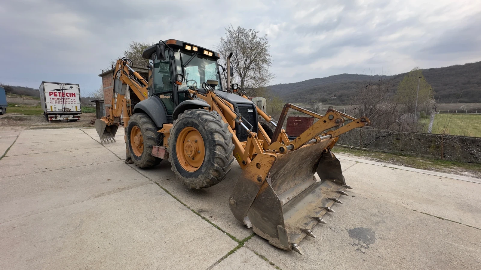 Багер Case 695 Super R, снимка 3 - Индустриална техника - 53876680