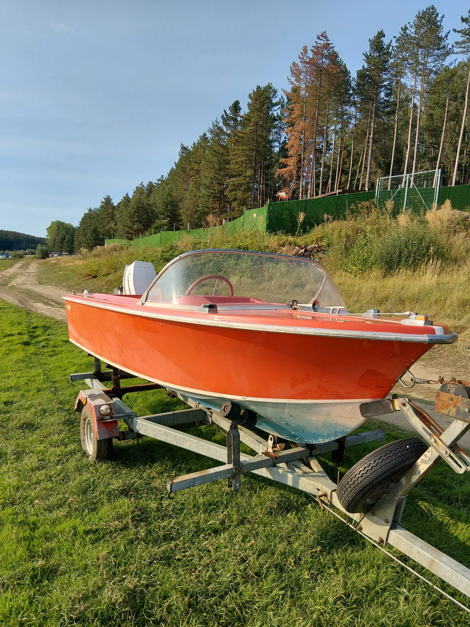 Моторна яхта Cantieri Navali Solcio mini tyfun, снимка 8 - Воден транспорт - 56014197