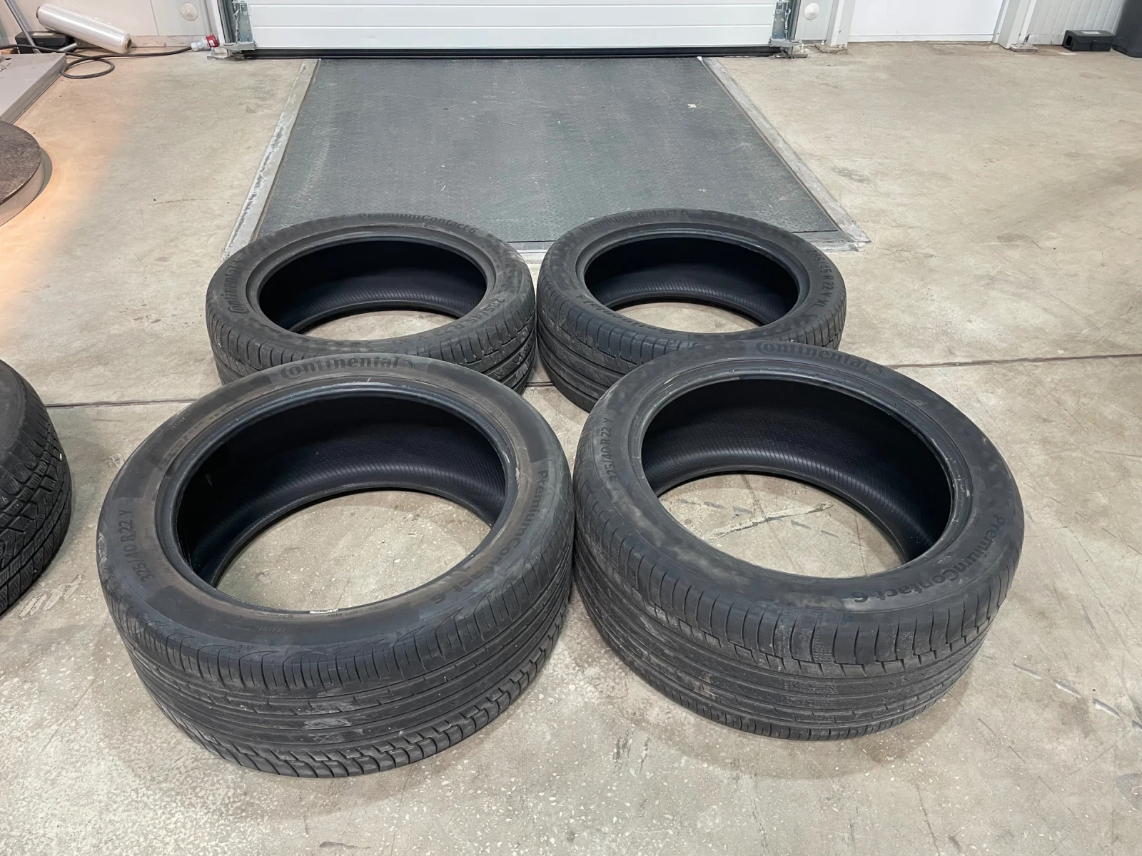 Гуми Летни 325/40R22, снимка 10 - Гуми и джанти - 54441309