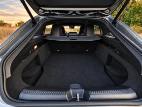 Mercedes-Benz CLA 250 e Shooting Brake AMG Line, снимка 11