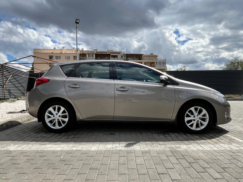 Toyota Auris 1.33 VVTi 100 к.с. НАВИГАЦИЯ, КАМЕРА, КЛИМАТРОНИК , снимка 4 - Автомобили и джипове - 47237869