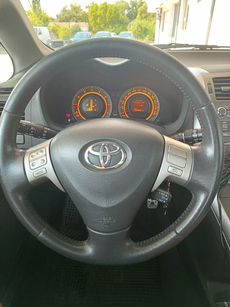 Toyota Auris 1.6 VVTi, снимка 9 - Автомобили и джипове - 47241665