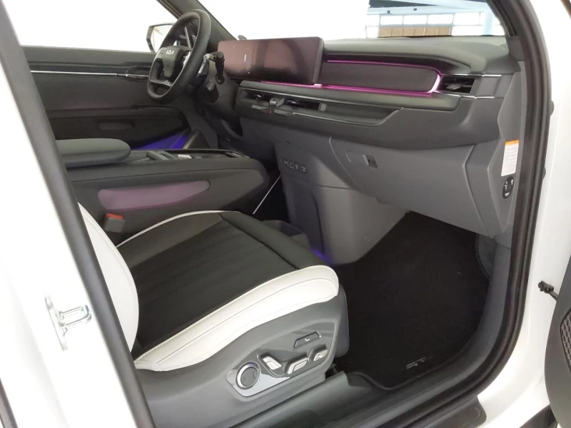 Kia EV9 GT-LINE AWD MATRIX PANO MERIDIAN HEAD UP 7-МЕСТА, снимка 12 - Автомобили и джипове - 51509106