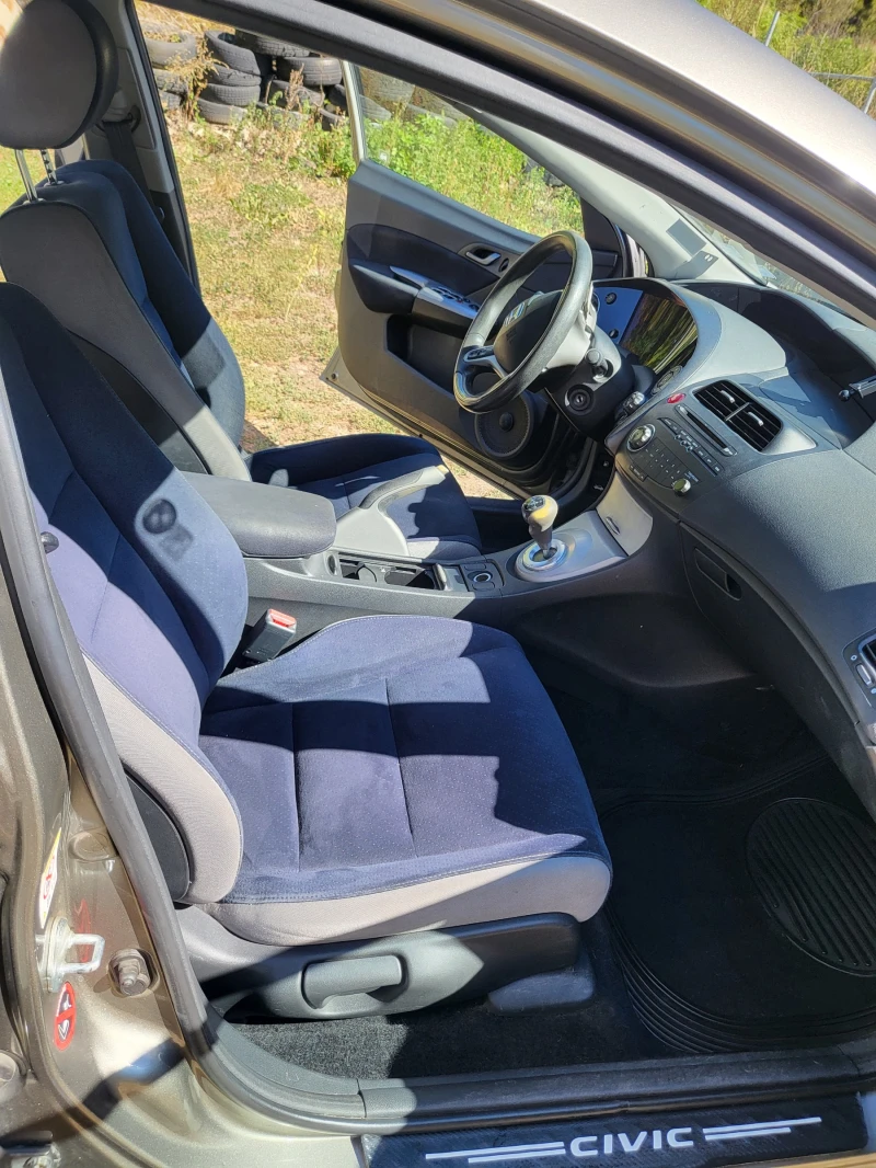Honda Civic 1.4 i-Shift, снимка 10 - Автомобили и джипове - 52461669