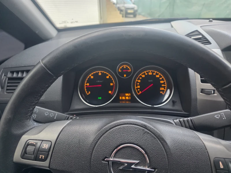 Opel Zafira 1.9 cdti, снимка 15 - Автомобили и джипове - 53457842