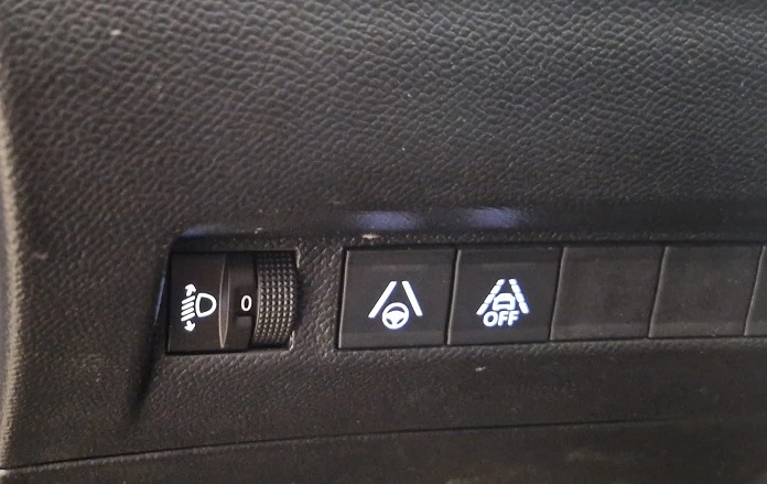 Peugeot 208, снимка 5 - Автомобили и джипове - 52673986