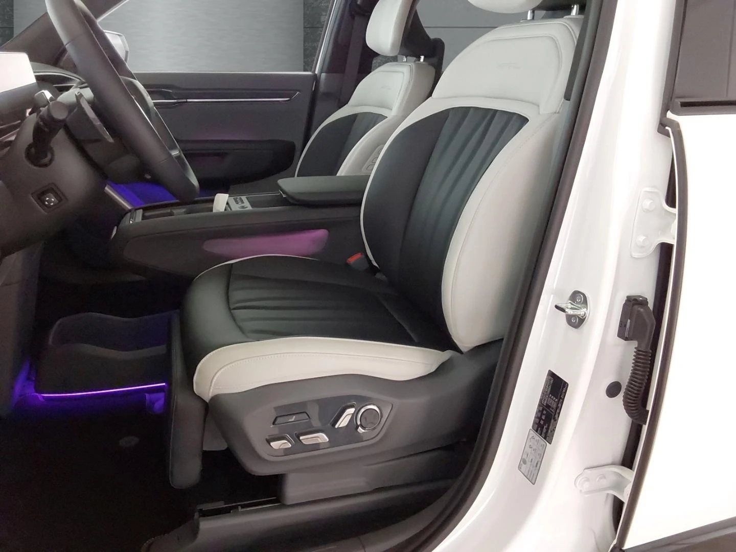 Kia EV9 GT-LINE AWD MATRIX PANO MERIDIAN HEAD UP 7-МЕСТА - изображение 7