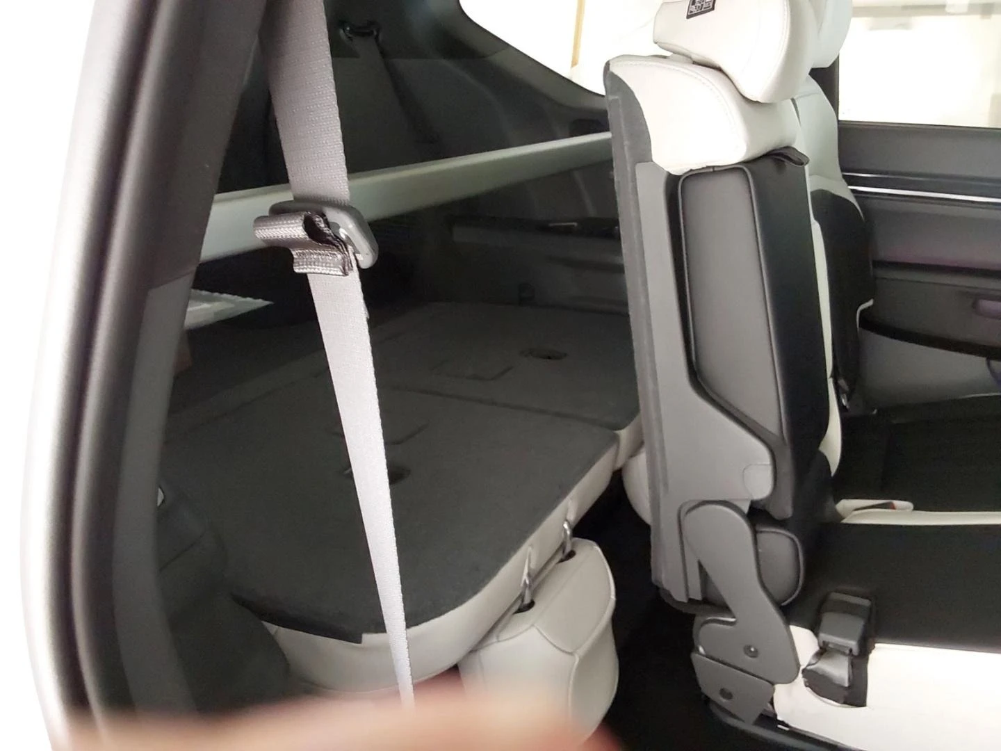 Kia EV9 GT-LINE AWD MATRIX PANO MERIDIAN HEAD UP 7- | Mobile.bg   14