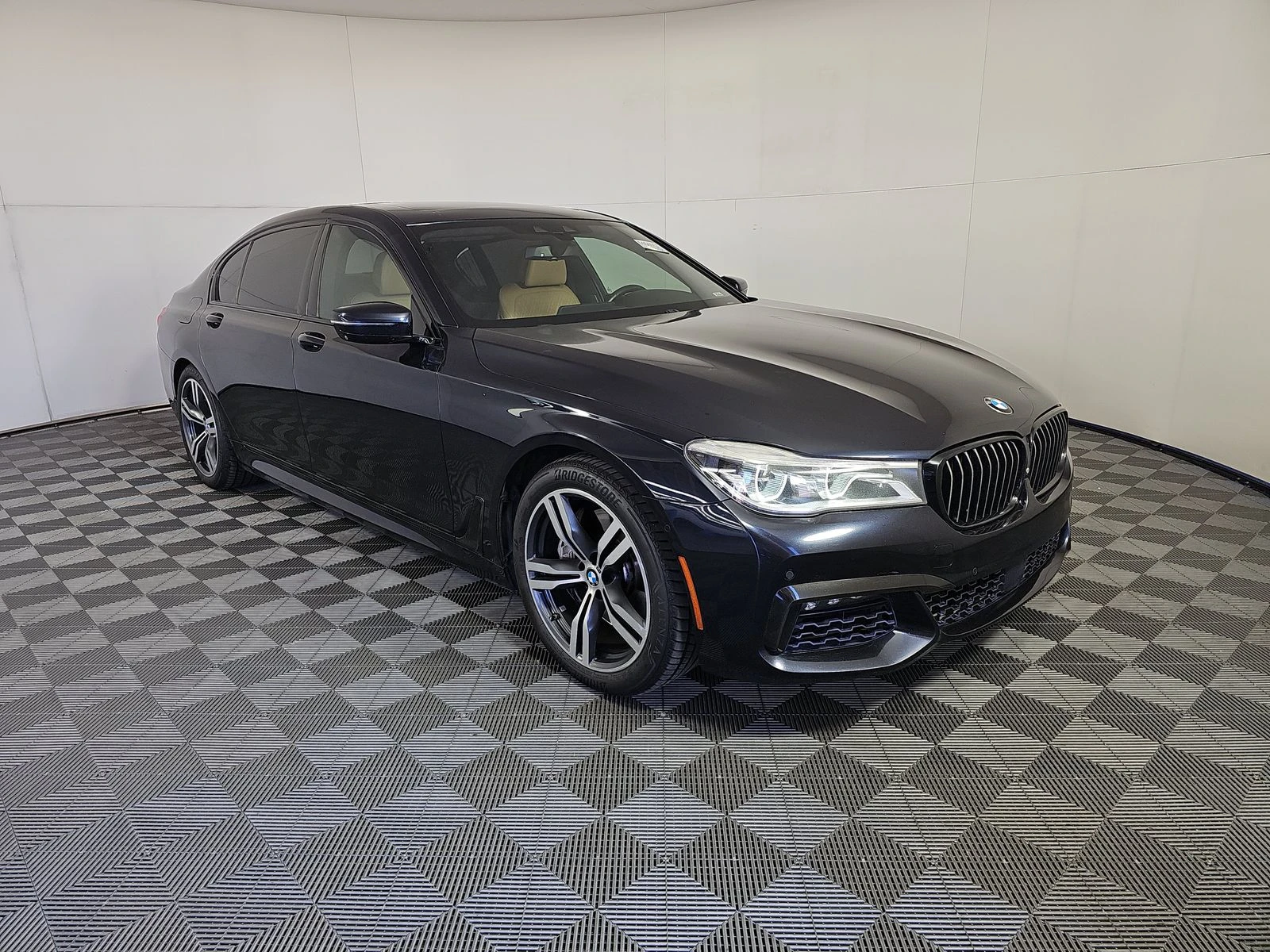 BMW 750 M PACK* BOWERS & WILKINS* 360OBDUH* MASSAGES* 360V | Mobile.bg — изображение 3