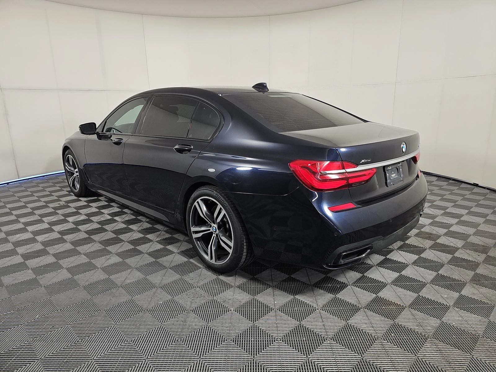 BMW 750 M PACK* BOWERS & WILKINS* 360OBDUH* MASSAGES* 360V | Mobile.bg — изображение 6