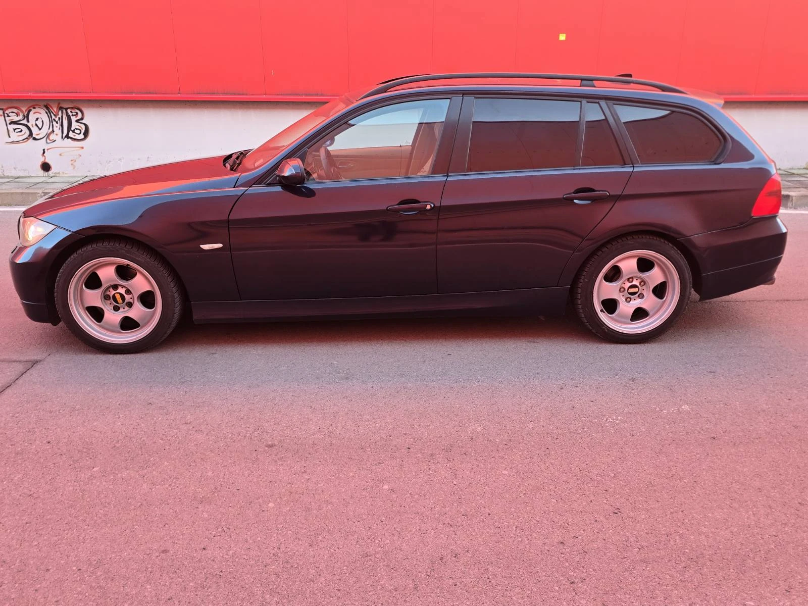 BMW 320 М47 Auto  * Navi * Рекаро * Подгрев, снимка 2 - Автомобили и джипове - 53841459