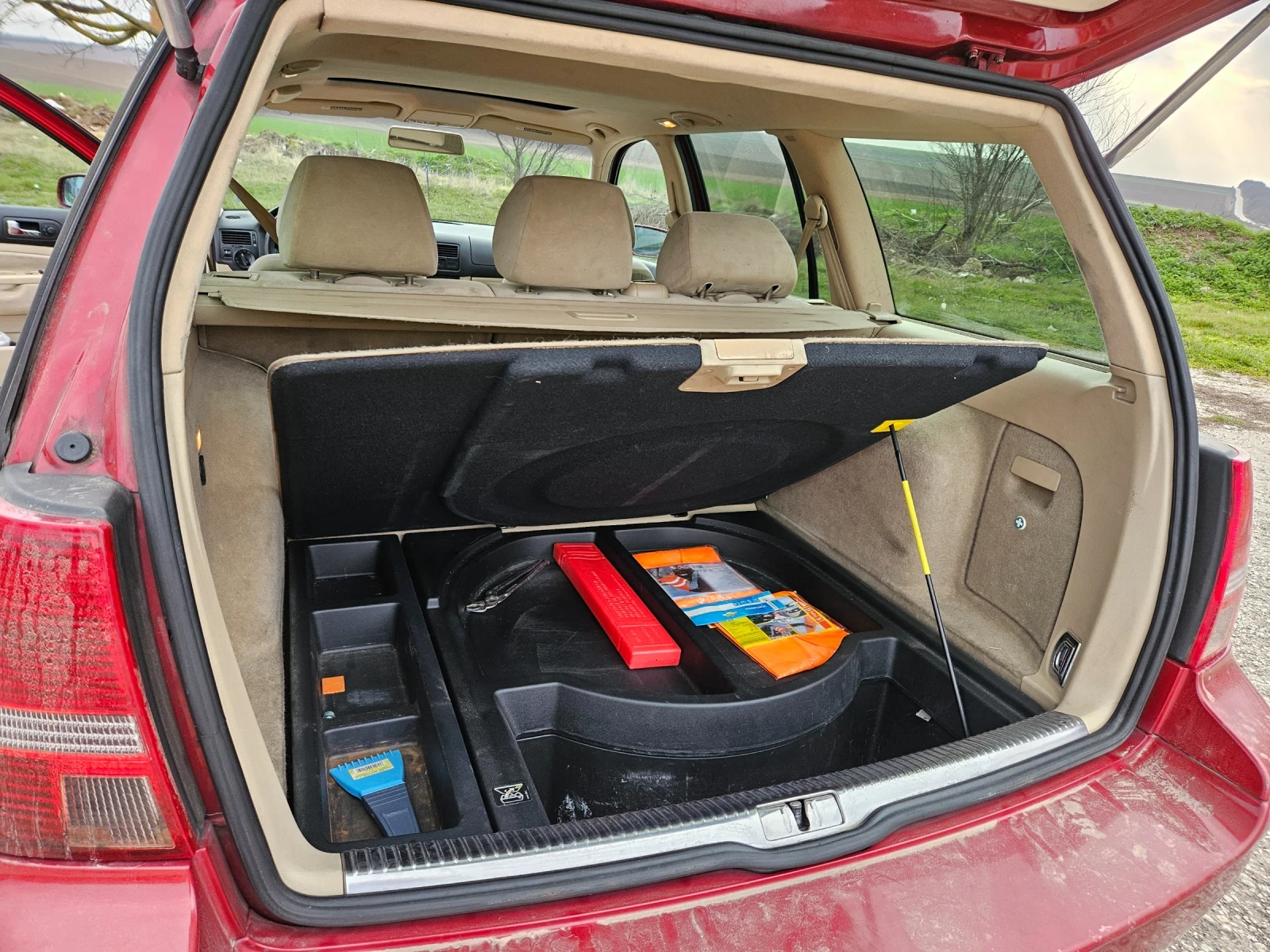 VW Jetta Комби, снимка 10 - Автомобили и джипове - 53864798