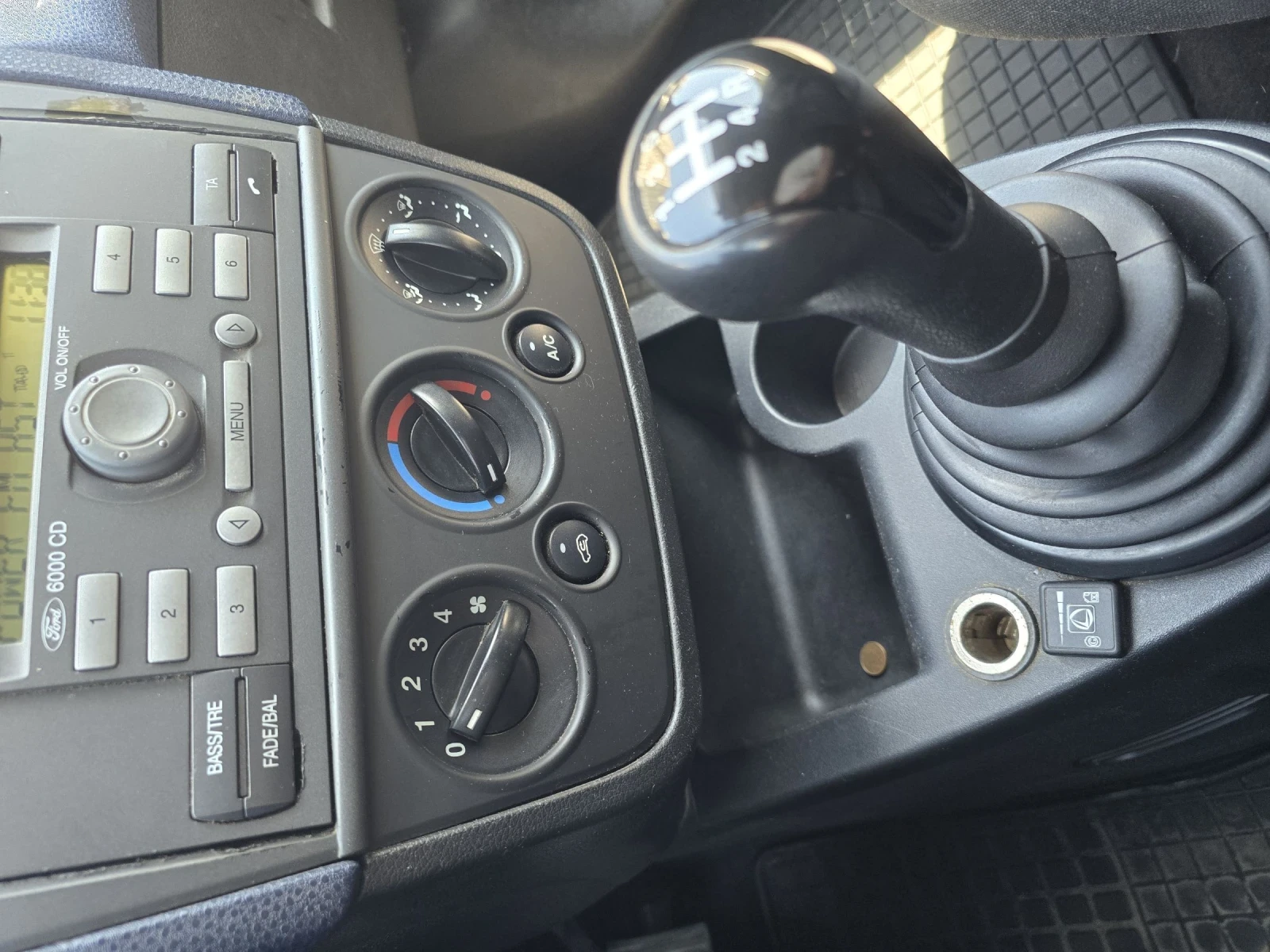 Ford Fiesta 1.2 Газ, снимка 12 - Автомобили и джипове - 54479055