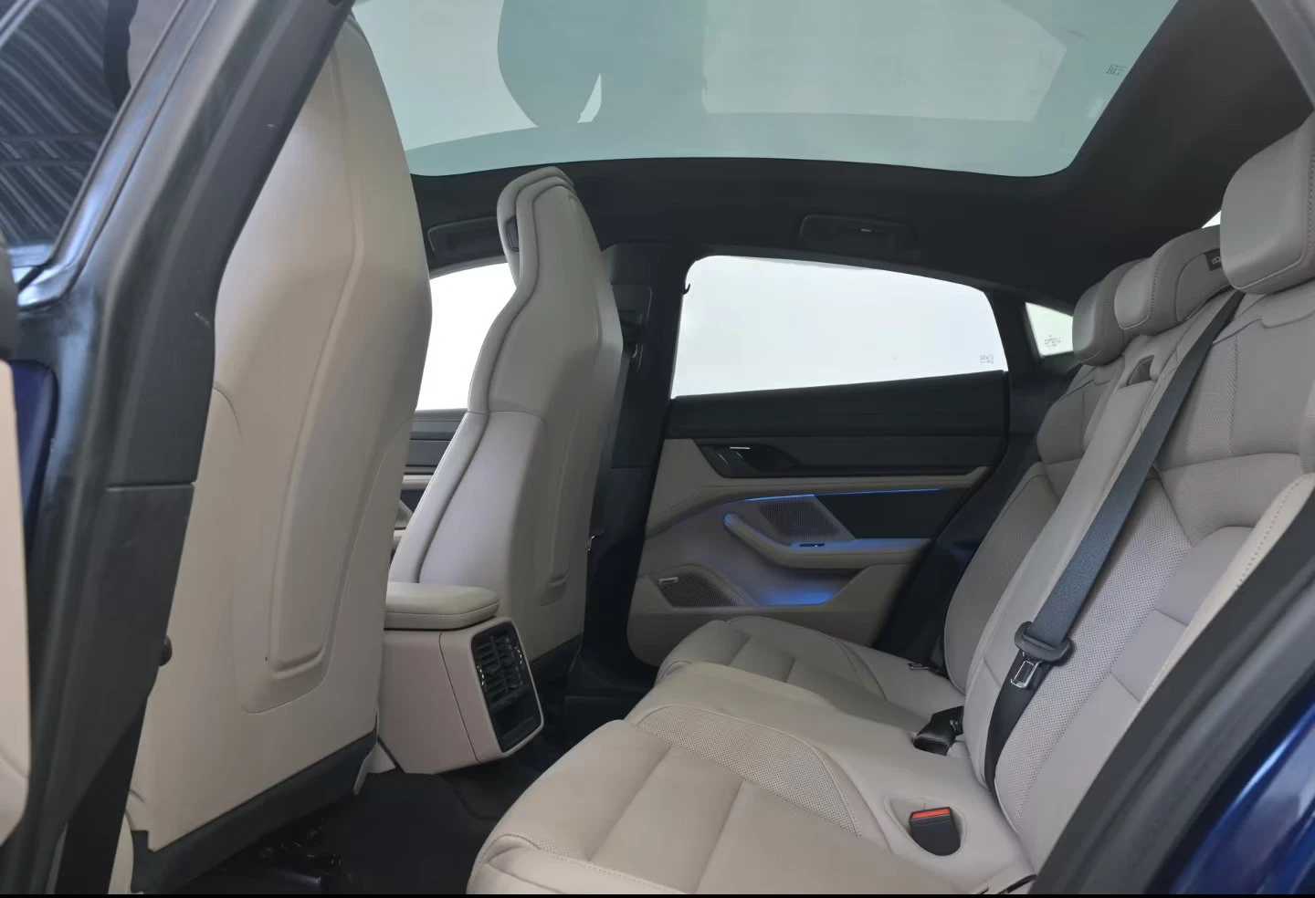 Porsche Taycan 4S/571HP/HUD/VENTILATION/PANO/360/INNODRIVE/497z, снимка 15 - Автомобили и джипове - 55087584