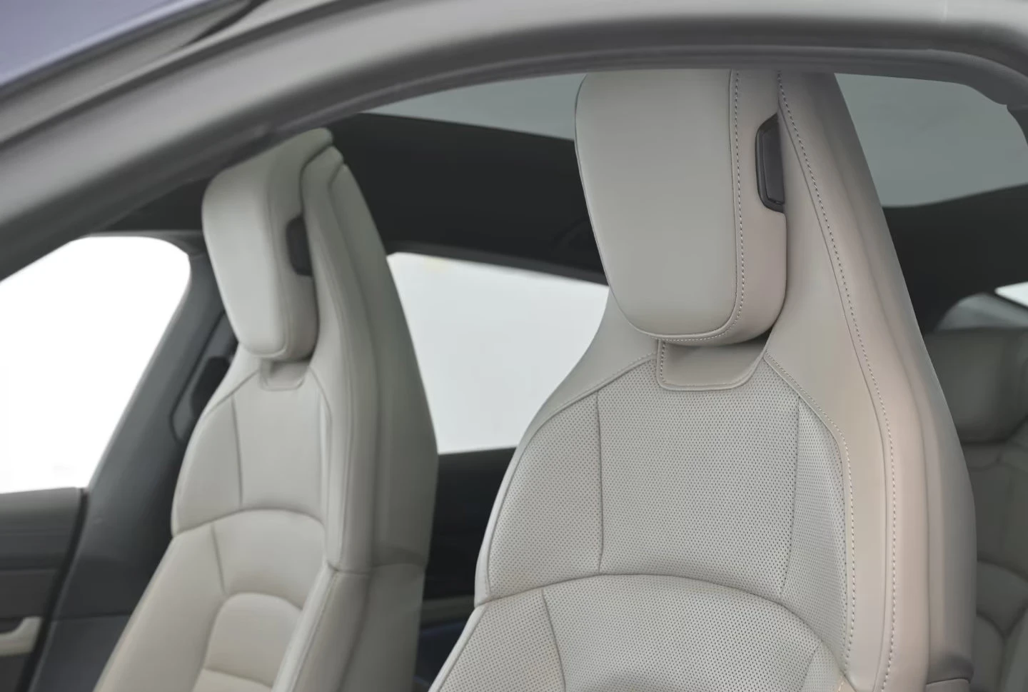 Porsche Taycan 4S/571HP/HUD/VENTILATION/PANO/360/INNODRIVE/497z, снимка 14 - Автомобили и джипове - 55087584