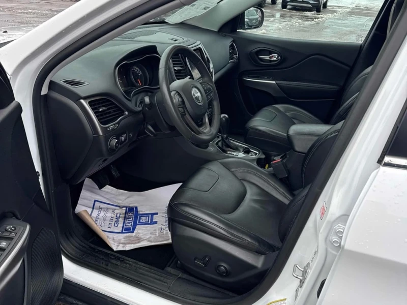 Jeep Cherokee * Limited * CARFAX * БЕЗ ПЪРВОНАЧАЛНА ВНОСКА, снимка 5 - Автомобили и джипове - 53102581