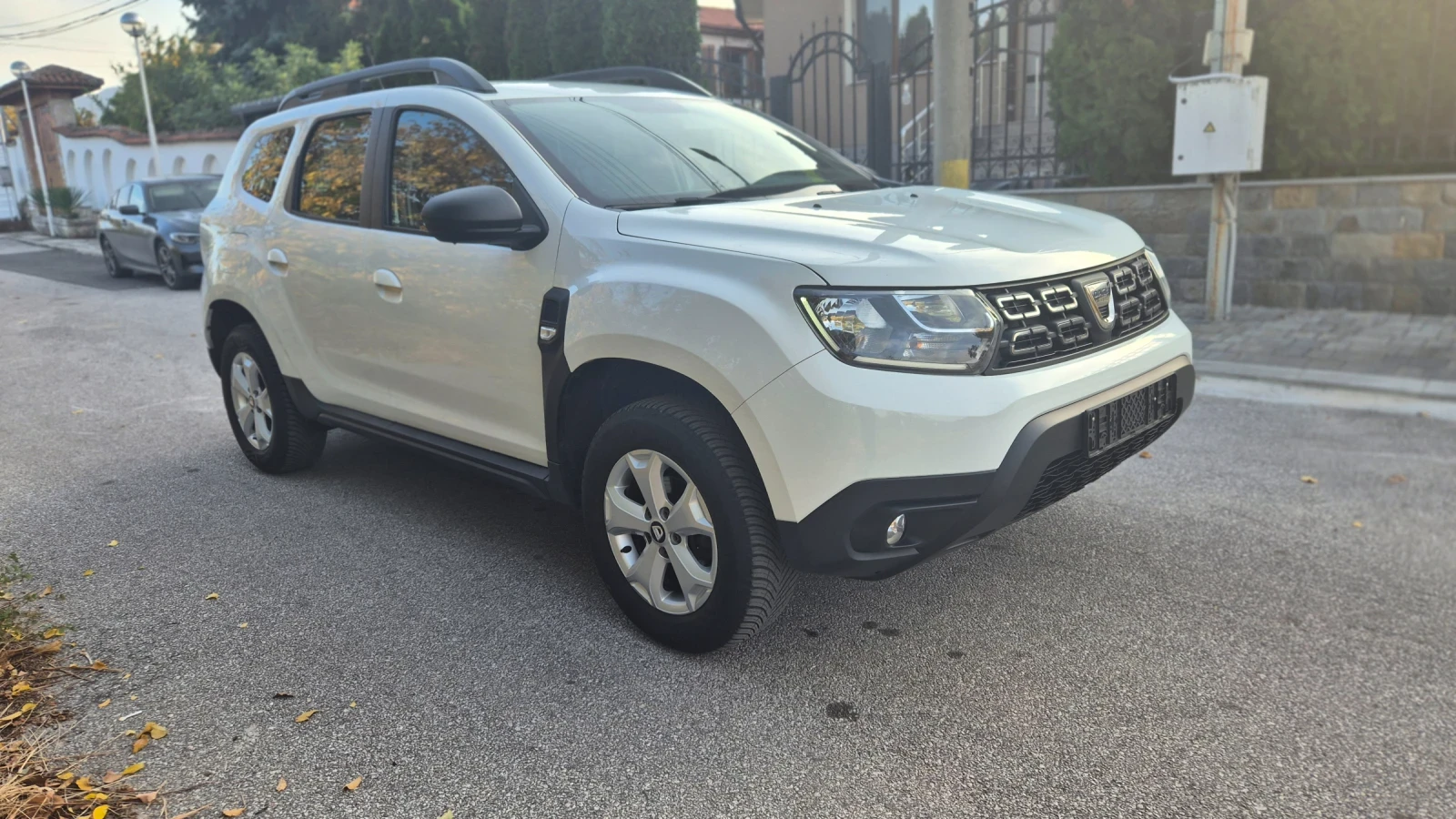 Dacia Duster 1.6i-АГУ - изображение 2