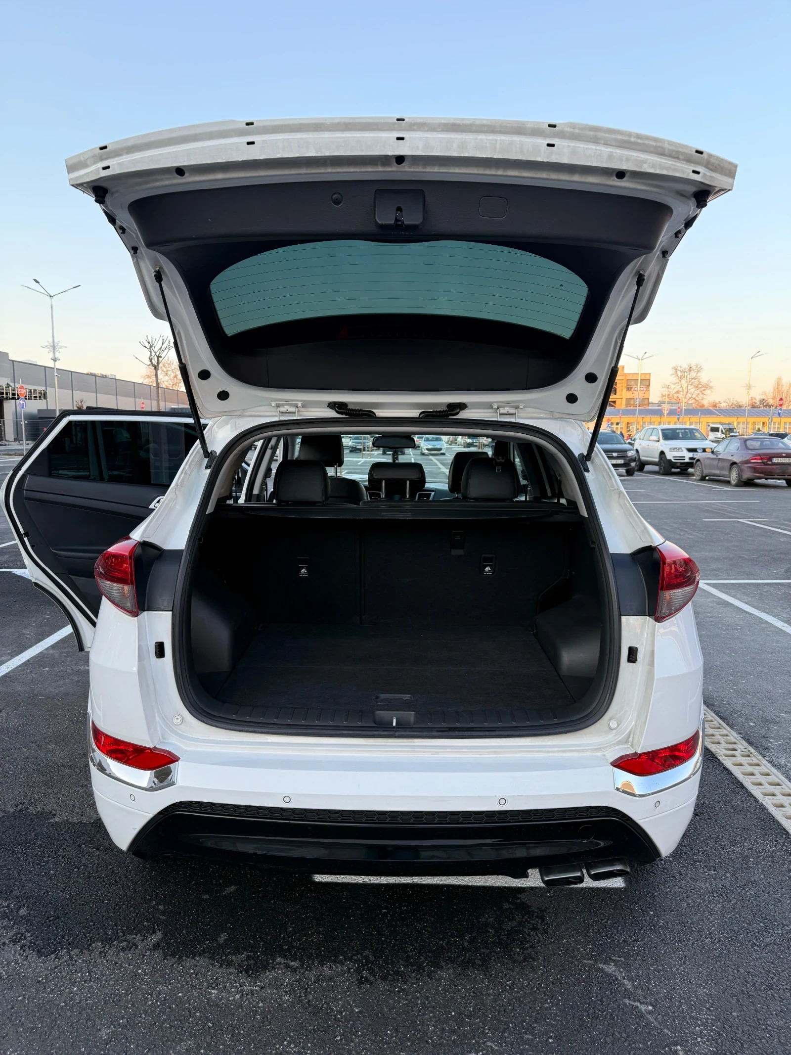 Hyundai Tucson, снимка 6 - Автомобили и джипове - 55679843