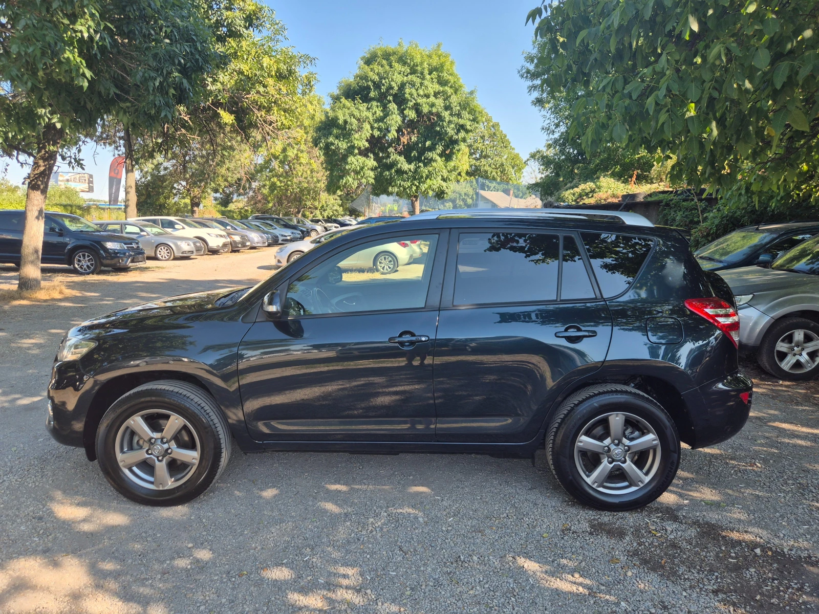 Toyota Rav4 2.2D-4D NAVI КОЖА ПОДГРЕВ КРУИЗ KEYLESS 6СКОРОСТИ , снимка 7 - Автомобили и джипове - 55693475