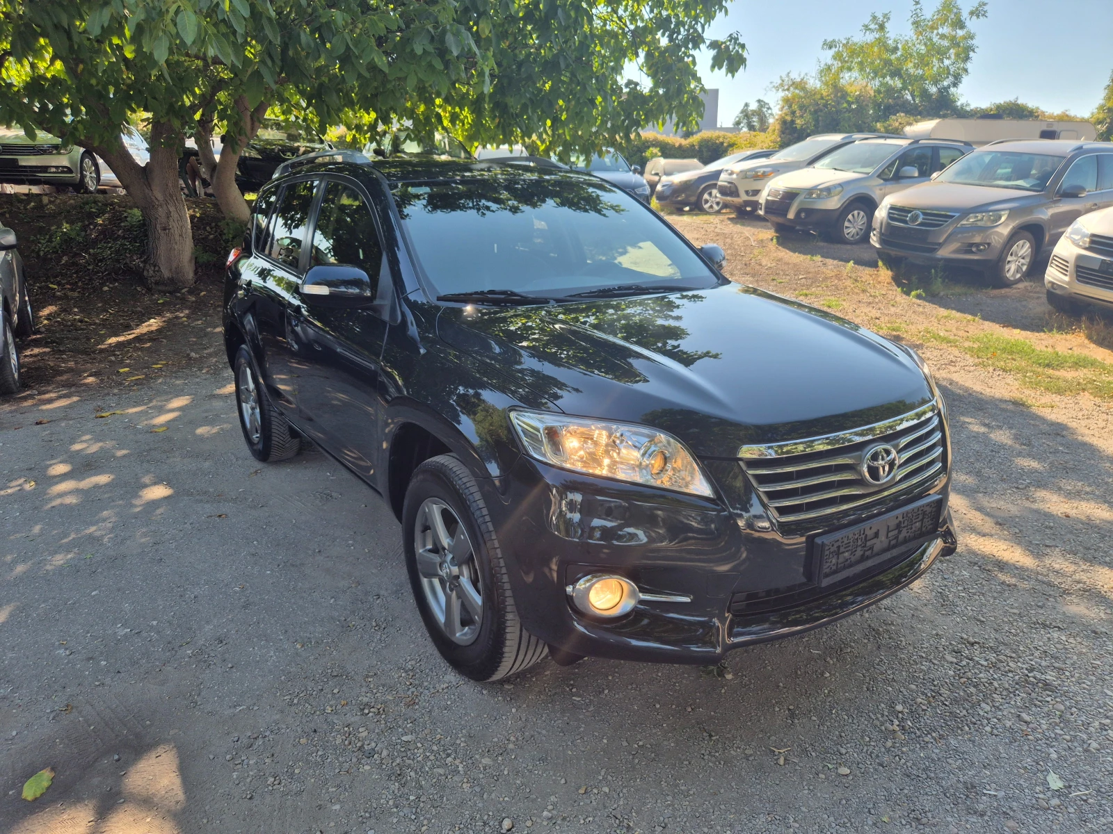 Toyota Rav4 2.2D-4D NAVI КОЖА ПОДГРЕВ КРУИЗ KEYLESS 6СКОРОСТИ , снимка 3 - Автомобили и джипове - 55693475
