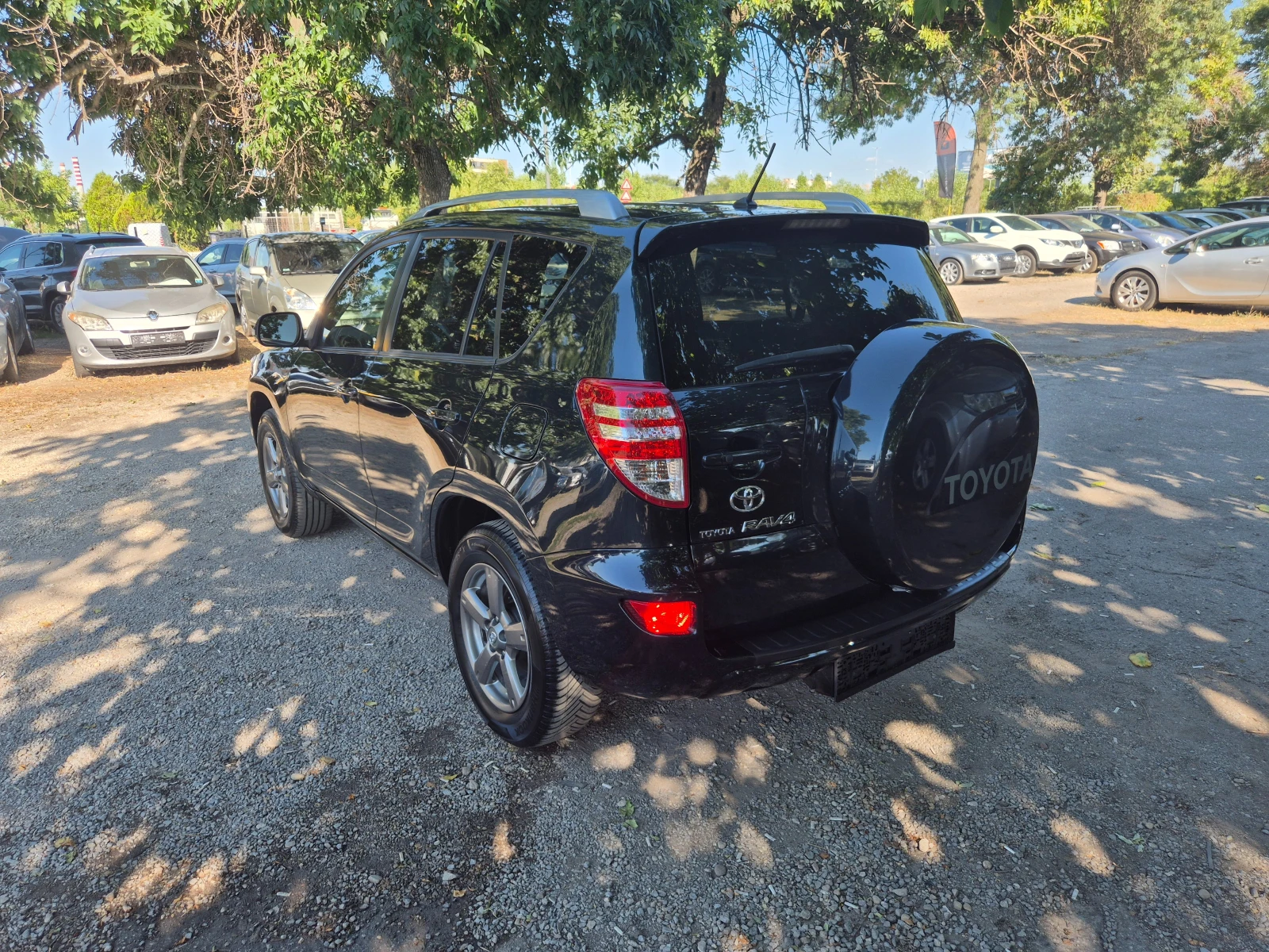 Toyota Rav4 2.2D-4D NAVI КОЖА ПОДГРЕВ КРУИЗ KEYLESS 6СКОРОСТИ , снимка 6 - Автомобили и джипове - 55693475