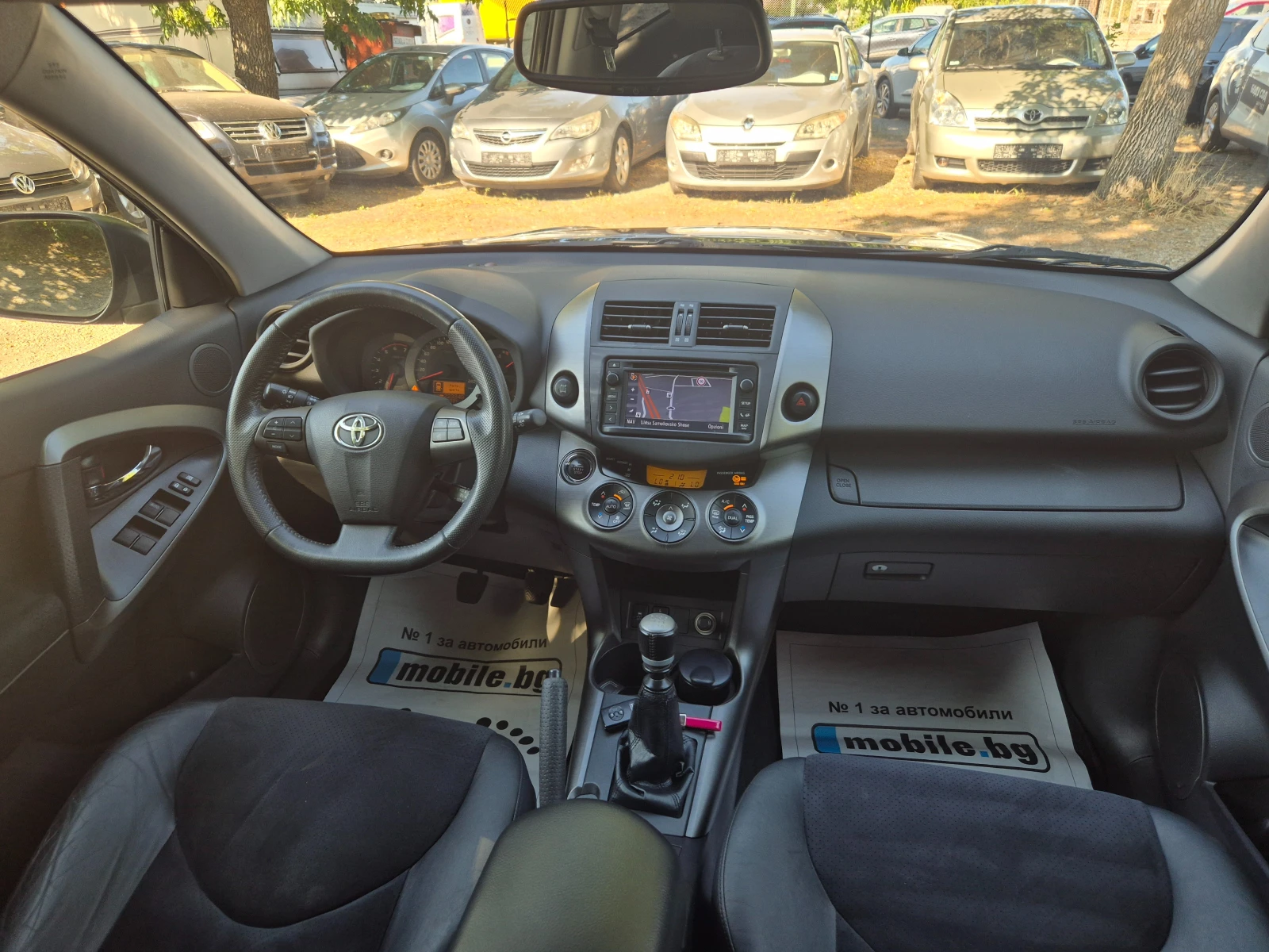 Toyota Rav4 2.2D-4D NAVI КОЖА ПОДГРЕВ КРУИЗ KEYLESS 6СКОРОСТИ , снимка 11 - Автомобили и джипове - 55693475