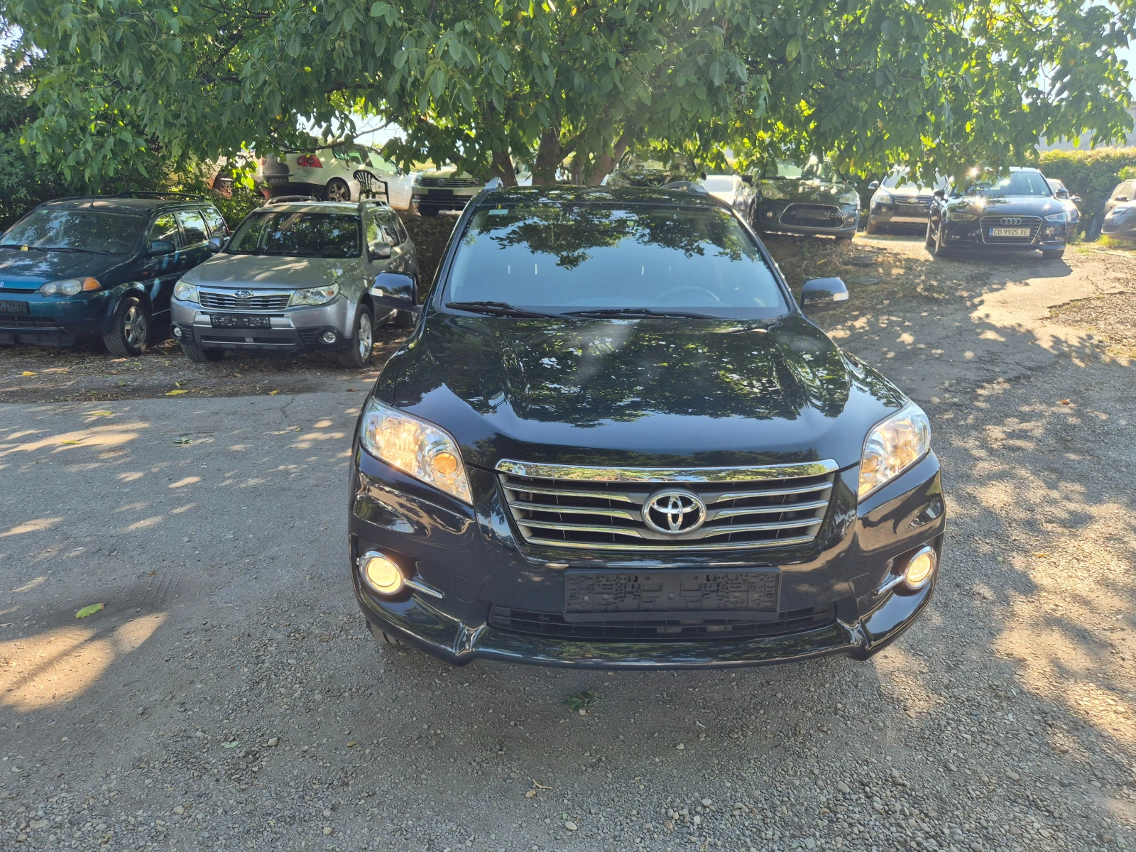 Toyota Rav4 2.2D-4D NAVI КОЖА ПОДГРЕВ КРУИЗ KEYLESS 6СКОРОСТИ , снимка 2 - Автомобили и джипове - 55693475