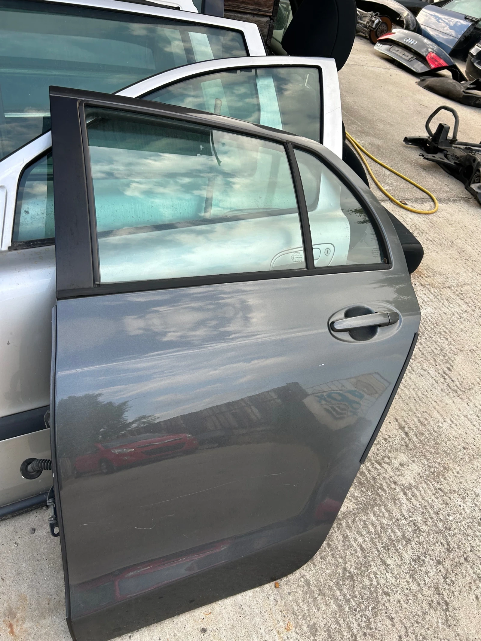 Задна дясна оборудвана врата за Toyota Yaris