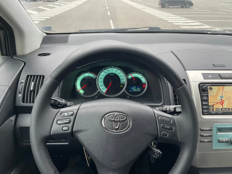 Toyota Corolla verso 2.2 D4D Navi, снимка 9 - Автомобили и джипове - 48254042