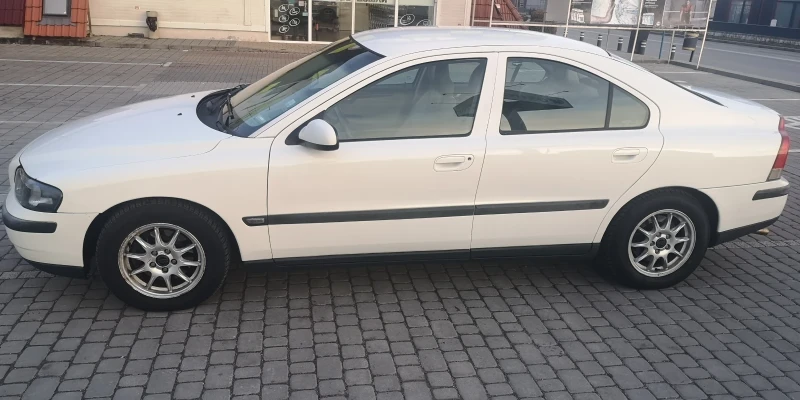 Volvo S60, снимка 3 - Автомобили и джипове - 48493511