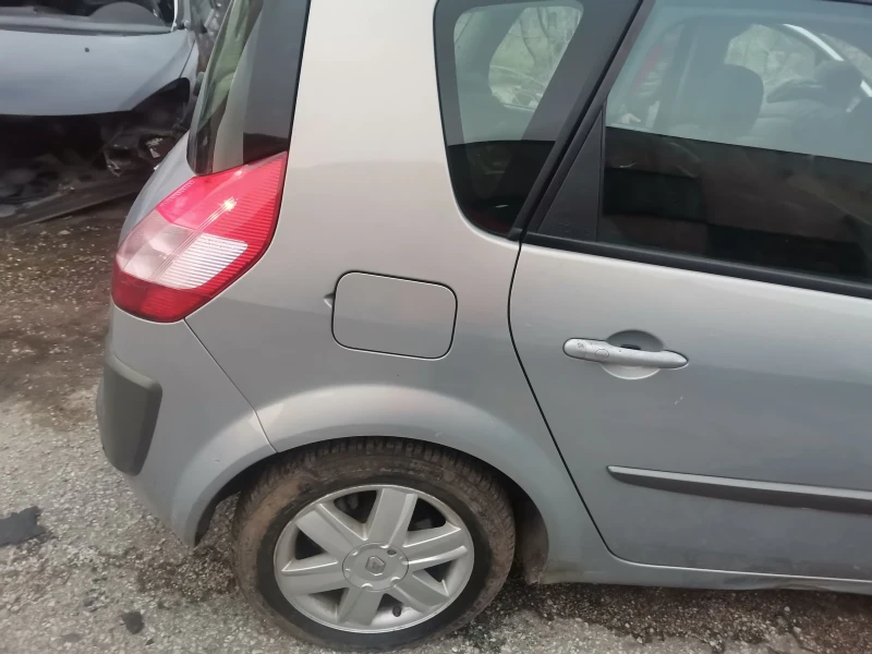 Renault Scenic 2.0 16V, снимка 3 - Автомобили и джипове - 48593035