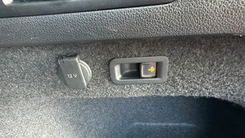 VW Passat R Line 2.0 TDI 4Motion, снимка 11 - Автомобили и джипове - 52392064