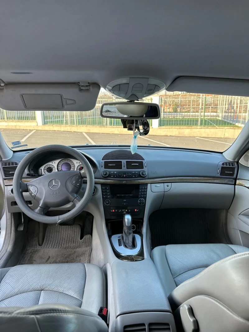 Mercedes-Benz E 320, снимка 10 - Автомобили и джипове - 52829617