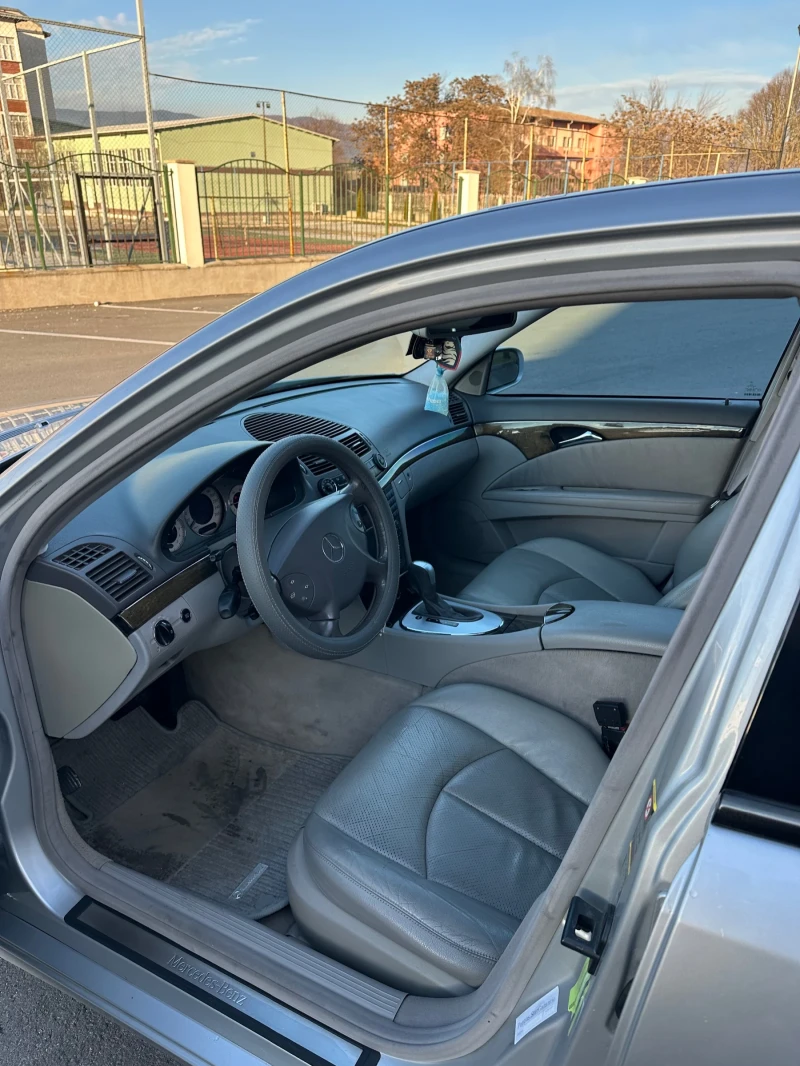 Mercedes-Benz E 320, снимка 9 - Автомобили и джипове - 52829617