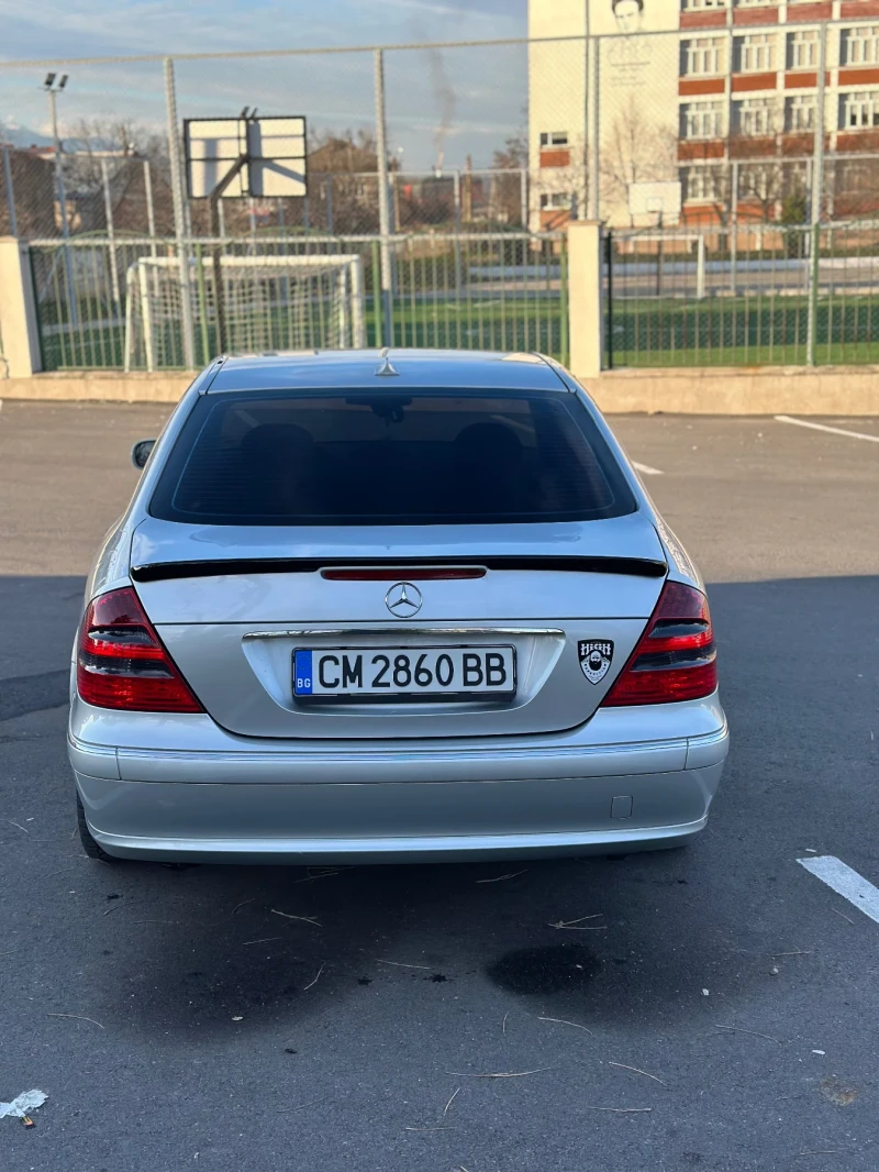 Mercedes-Benz E 320, снимка 4 - Автомобили и джипове - 52829617