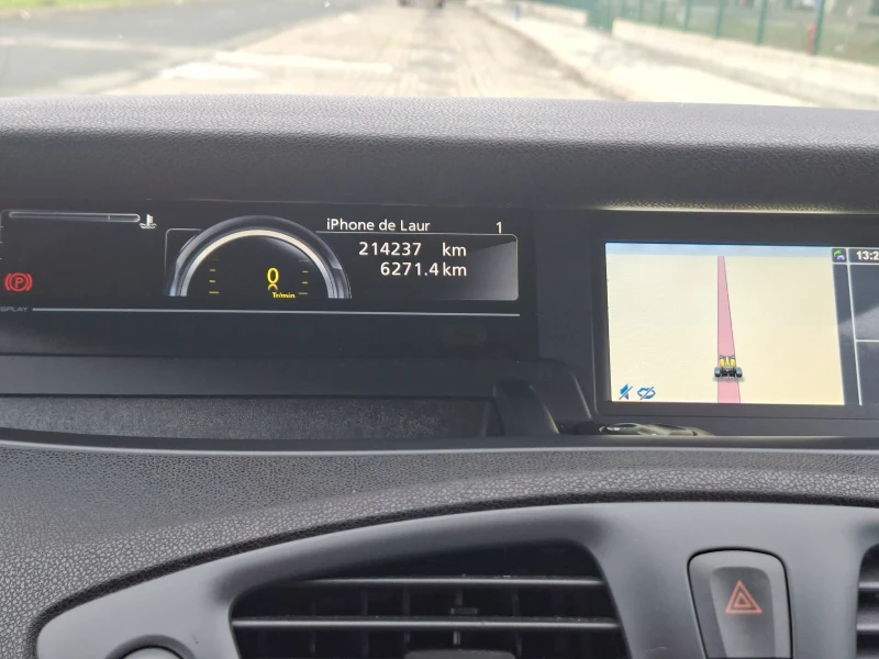 Renault Scenic 1.5 dci, снимка 16 - Автомобили и джипове - 53528472