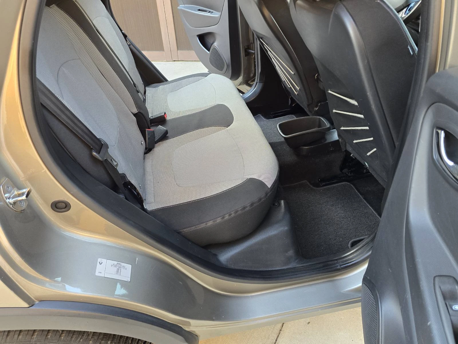 Renault Captur TCe Intense | | |  | Mobile.bg   16