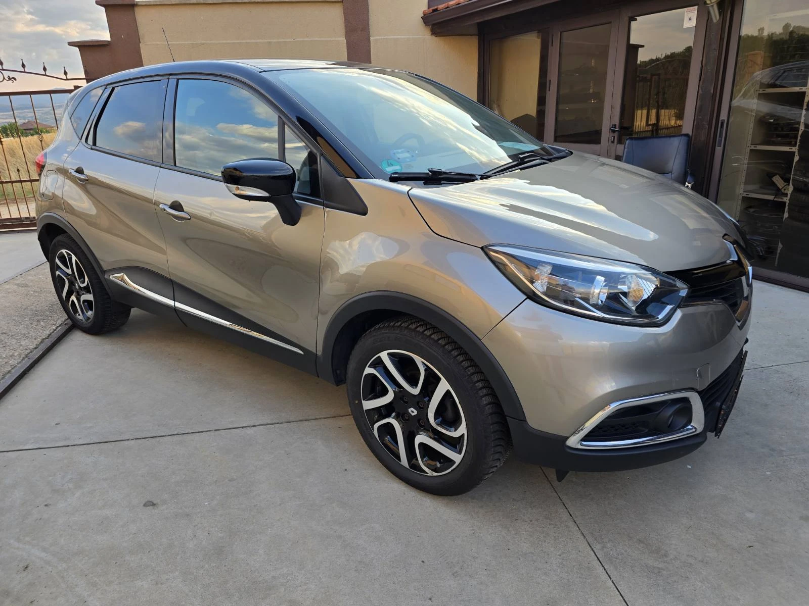 Renault Captur TCe Intense | Навигация| Камера| Безключово - изображение 3