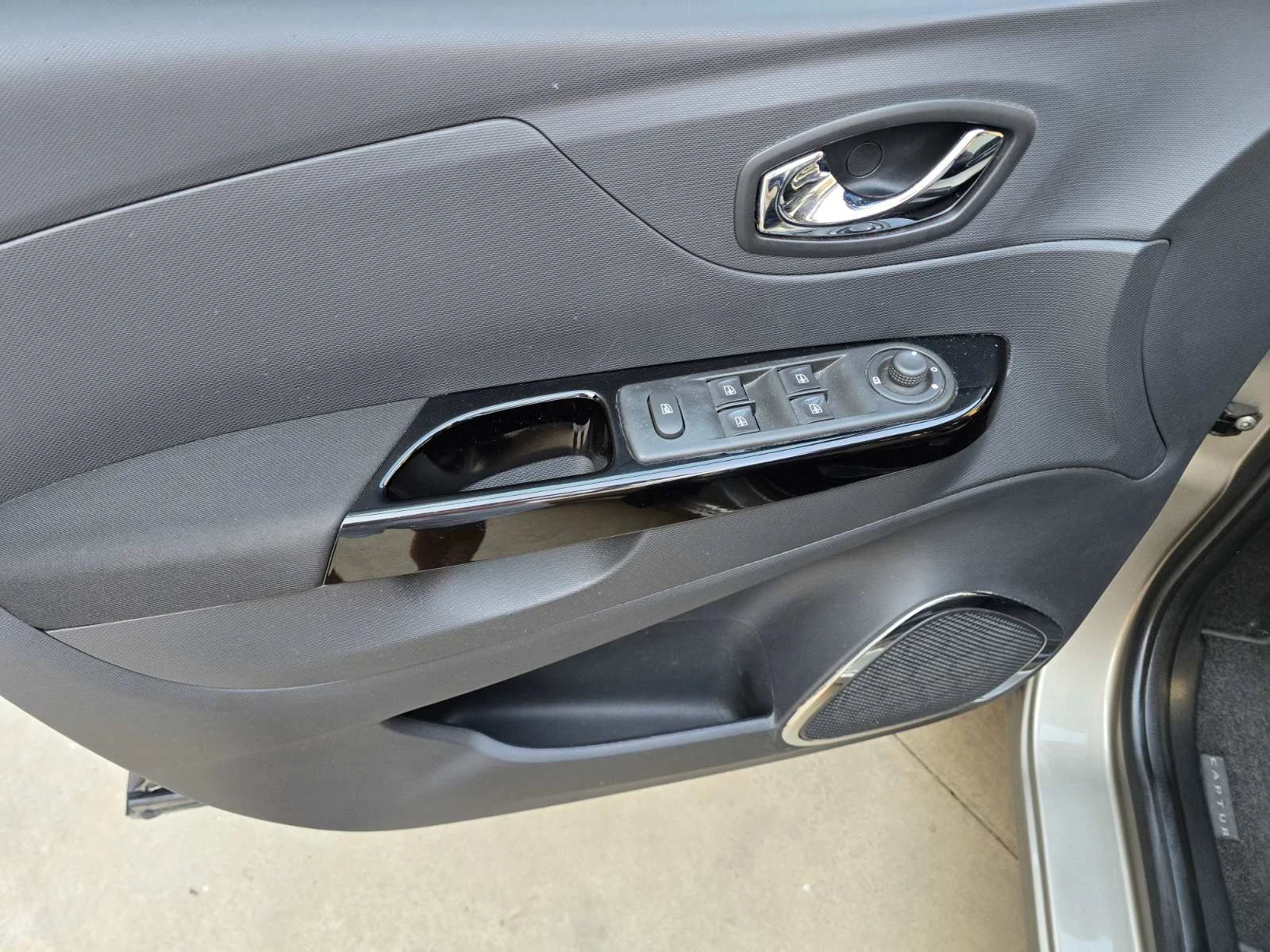 Renault Captur TCe Intense | | |  | Mobile.bg   14