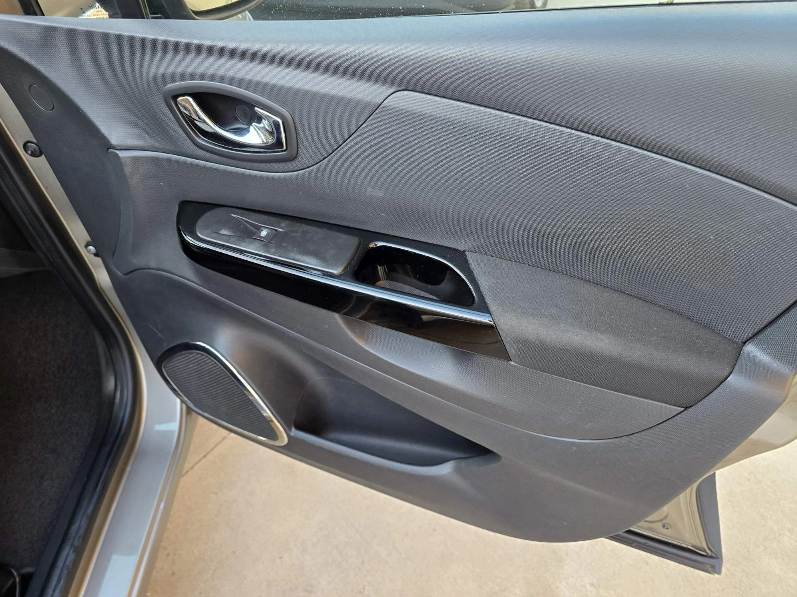 Renault Captur TCe Intense | | |  | Mobile.bg   15