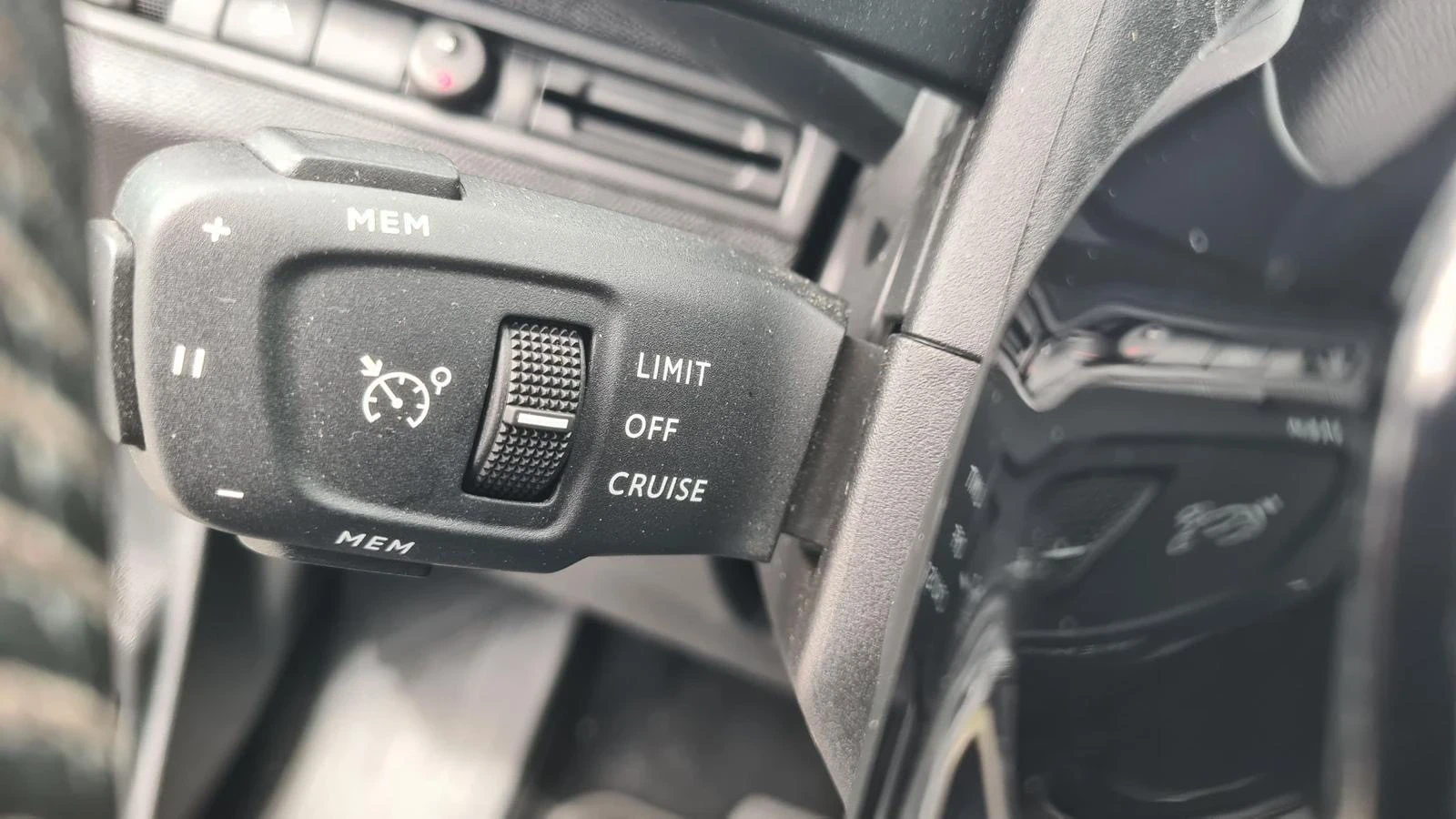 Peugeot 5008 BlueHDi SeS EAT8 GT, снимка 16 - Автомобили и джипове - 54243944