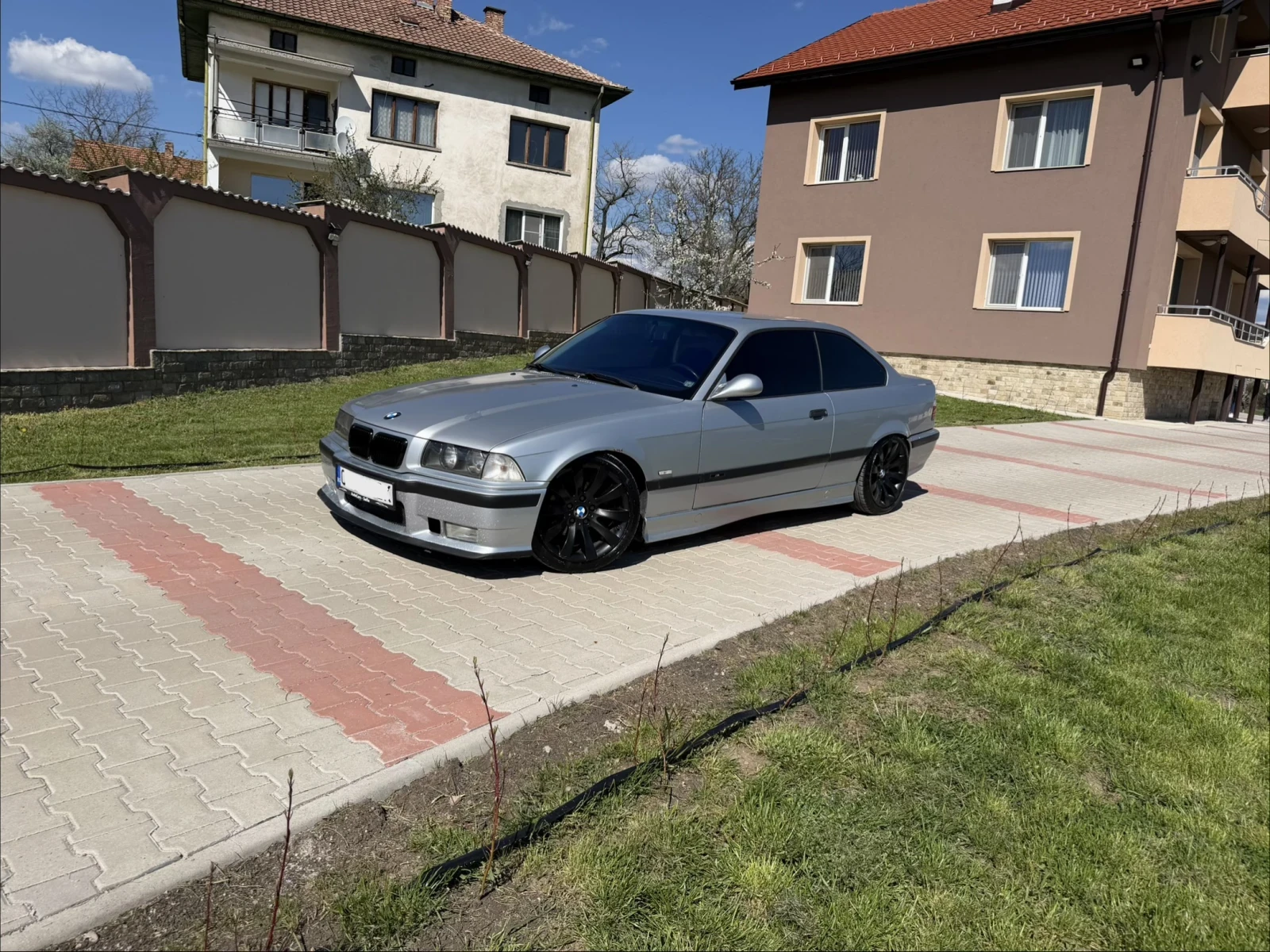 BMW 318 1.8 is, снимка 1 - Автомобили и джипове - 54963141