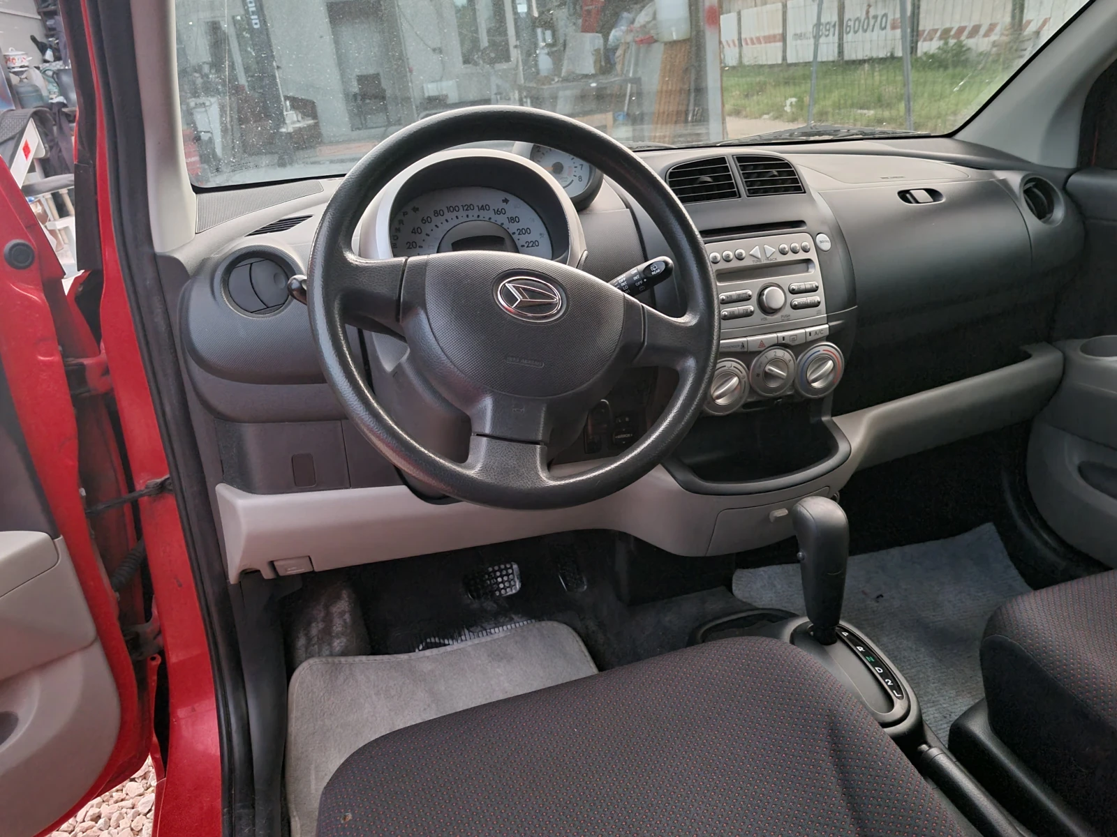 Daihatsu Sirion 1.3vvti.4X4 AUTOMATT, снимка 12 - Автомобили и джипове - 55269554