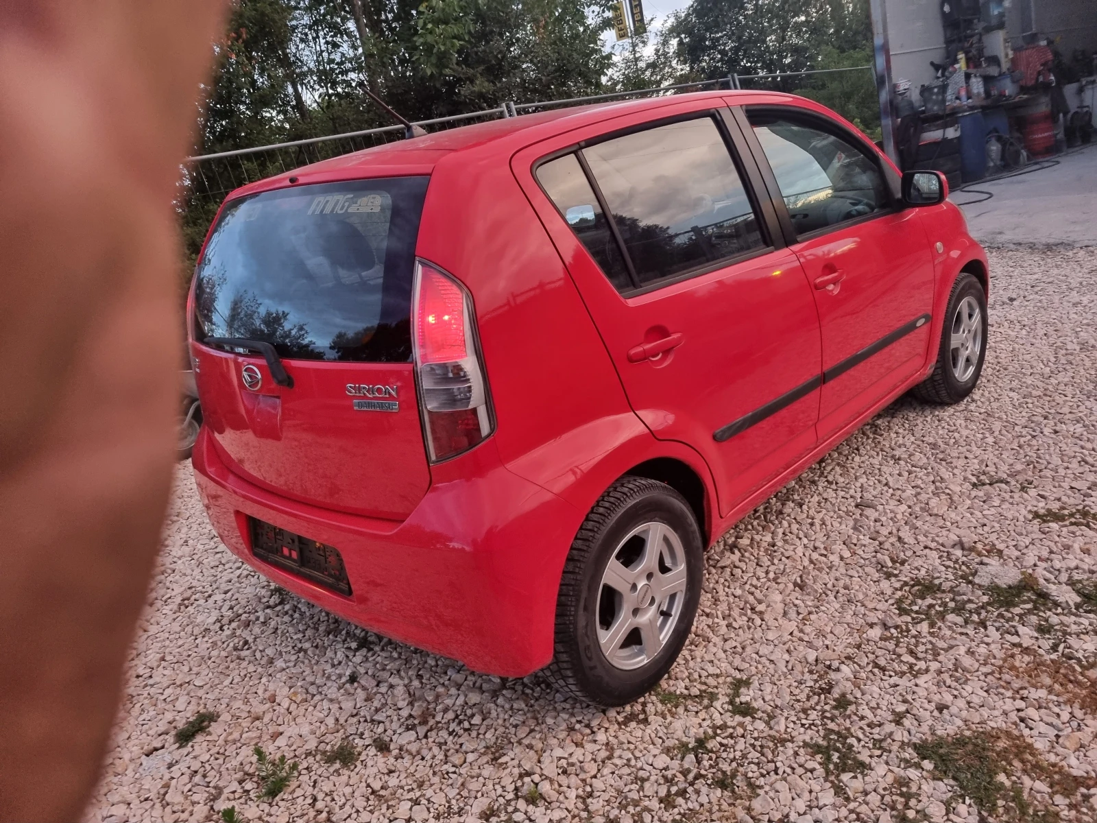Daihatsu Sirion 1.3vvti.4X4 AUTOMATT, снимка 4 - Автомобили и джипове - 55269554