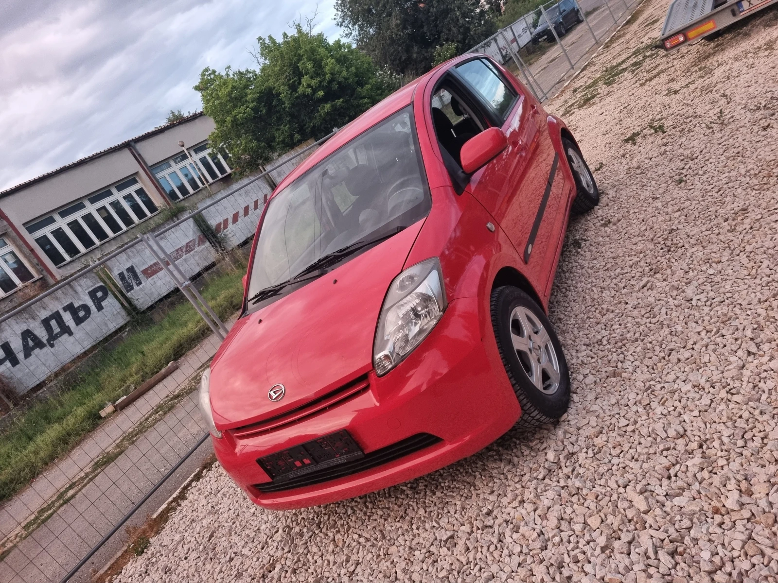 Daihatsu Sirion 1.3vvti.4X4 AUTOMATT, снимка 2 - Автомобили и джипове - 55269554